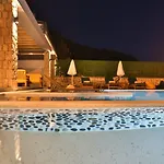 Oeluedeniz 4 Bedroom With Private Pool Hot Tub ヴィラ