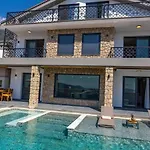 Oeluedeniz 4 Bedroom With Private Pool Hot Tub フェティエ