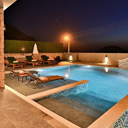 Oeluedeniz 4 Bedroom With Private Pool Hot Tub * フェティエ