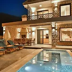 Villa Oeluedeniz 4 Bedroom With Private Pool Hot Tub Fethiye