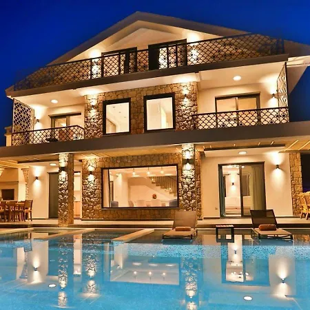 Oeluedeniz 4 Bedroom With Private Pool Hot Tub *