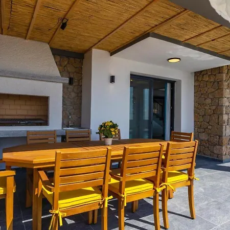 Вилла Oeluedeniz 4 Bedroom With Private Pool Hot Tub Фетхие