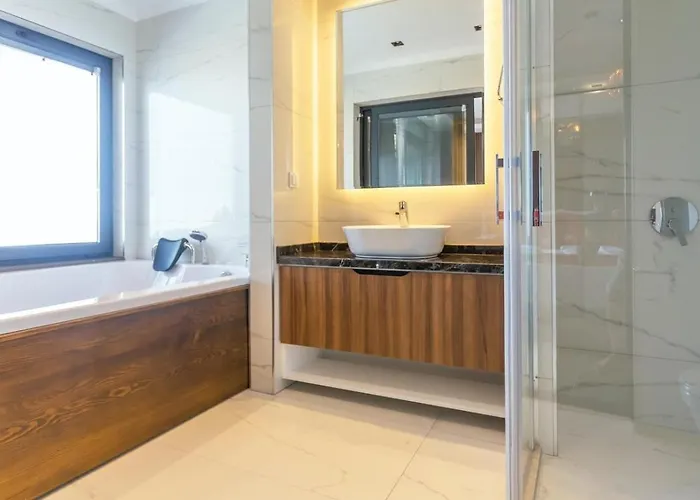 Oeluedeniz 4 Bedroom With Private Pool Hot Tub Вилла *