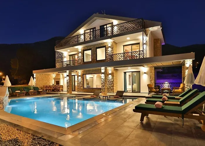 Vila Oeluedeniz 4 Bedroom With Private Pool Hot Tub