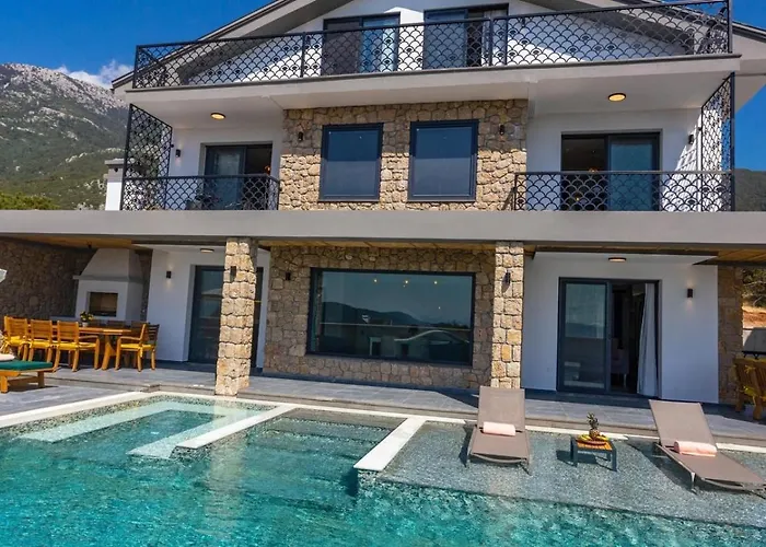 Oeluedeniz 4 Bedroom With Private Pool Hot Tub Фетхие