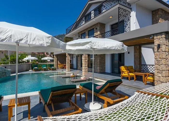 Oeluedeniz 4 Bedroom With Private Pool Hot Tub Вилла Фетхие