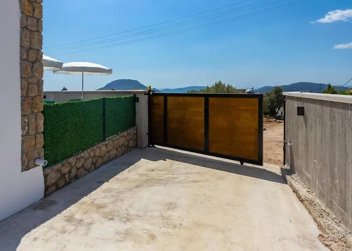 Oeluedeniz 4 Bedroom With Private Pool Hot Tub Fethiye