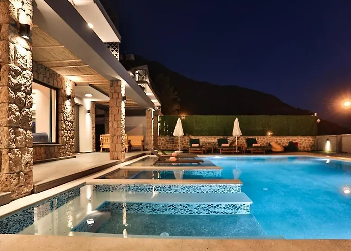Oeluedeniz 4 Bedroom With Private Pool Hot Tub Вилла *