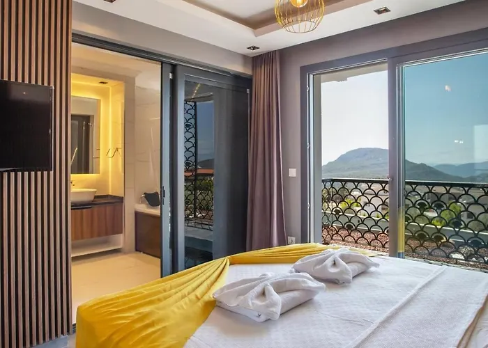 Oeluedeniz 4 Bedroom With Private Pool Hot Tub Вилла Фетхие