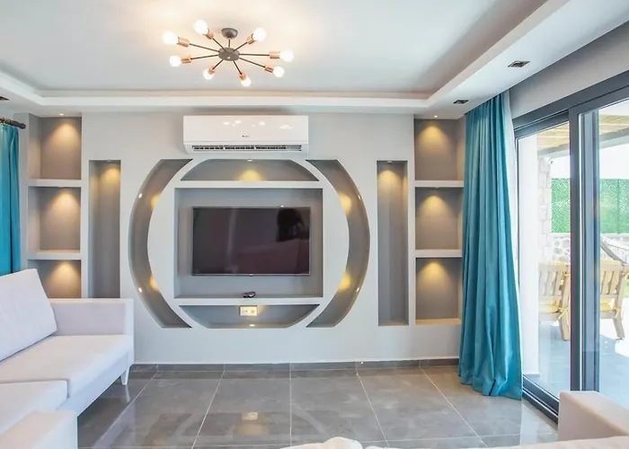 Oeluedeniz 4 Bedroom With Private Pool Hot Tub Фетхие