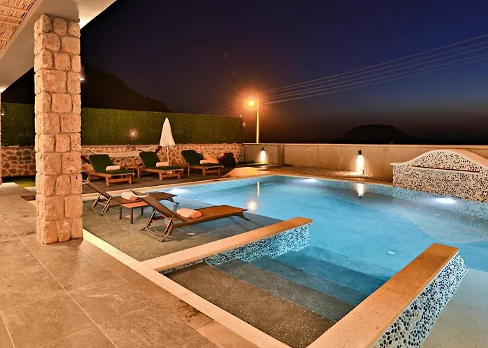 Oeluedeniz 4 Bedroom With Private Pool Hot Tub * Fethiye