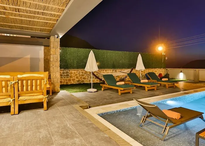 Oeluedeniz 4 Bedroom With Private Pool Hot Tub