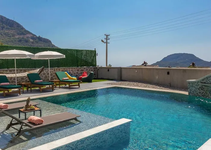 Oeluedeniz 4 Bedroom With Private Pool Hot Tub